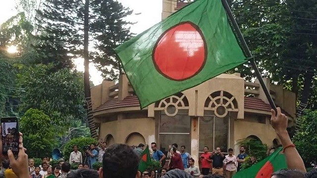 মুক্তিযুদ্ধ ও জাতীয় সংগীতকে কটাক্ষ, ৪৮ বিশিষ্ট নাগরিকের নিন্দা
