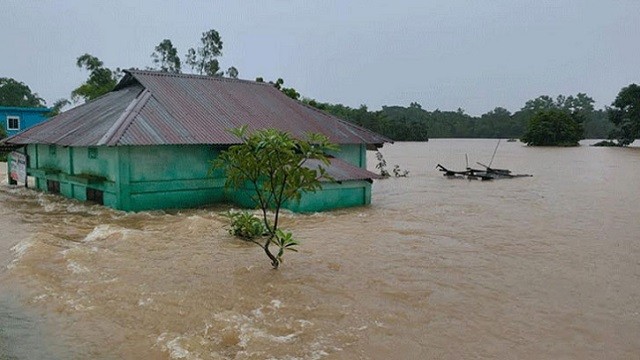 স্মরণকালের ভয়াবহ বন্যায় নতুন করে পানিবন্দি ৬৭ হাজার পরিবার