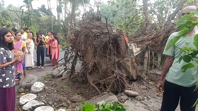 পশ্চিমবঙ্গে কালবৈশাখীর আঘাত, ৪ জনের মৃত্যু