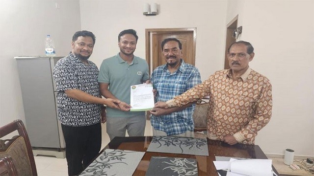 ‘কিংস পার্টি’তে সাকিব,  যা জানালেন মেজর (অব.) হাফিজ