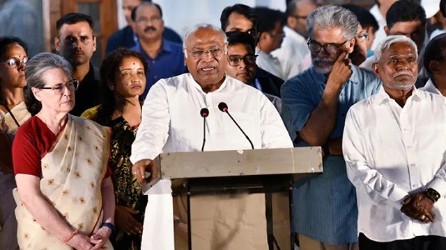 ঝোপ বুঝে কোপ মারার ‘রণকৌশল’ নিতে চলেছে জোট ইন্ডিয়া