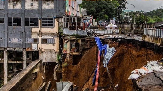 ইন্দোনেশিয়ায় ভূমিধসে ১৫ জনের মৃত্যু!