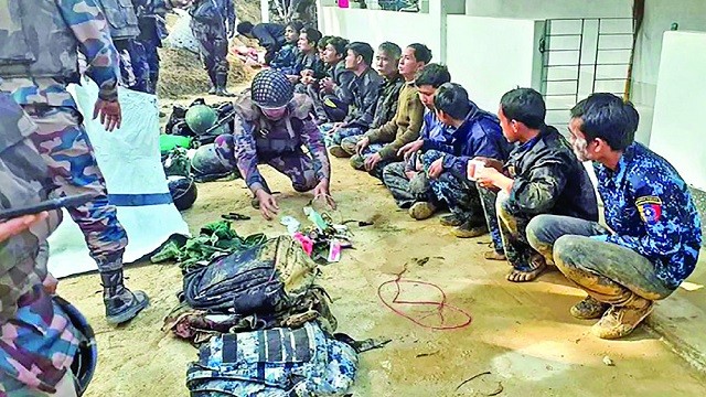 প্রাণ বাঁচাতে বাংলাদেশে মিয়ানমারের ১০৫ সীমান্তরক্ষী
