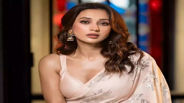 এমপি পদ থেকে ইস্তফা দিতে চায় মিমি