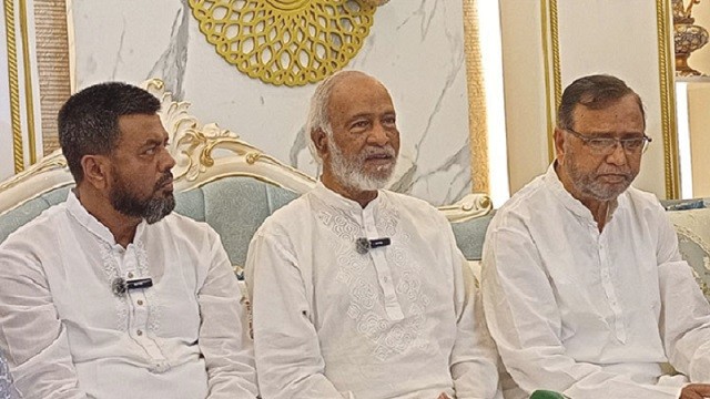 ফোকলা হয়ে গেছে দেশের অর্থনীতি: মঈন খান