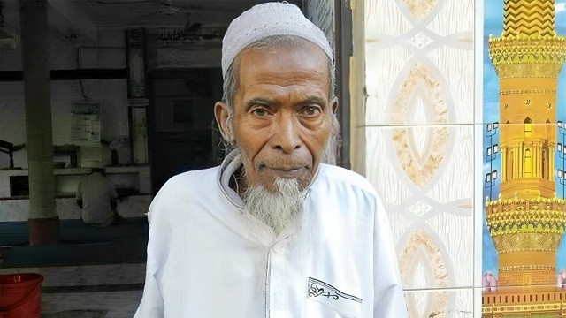 ২৫ বছর ধরে বিনা বেতনে আজান দিচ্ছেন হাকিম মৃধা