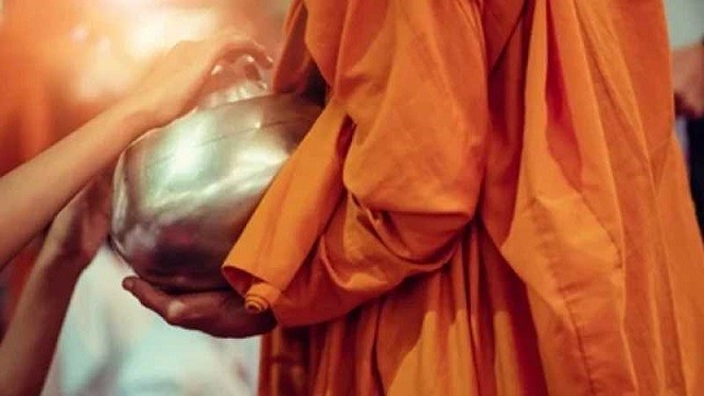 ২৬২ কোটি টাকা দান করে এখন ভিক্ষা করবেন যিনি