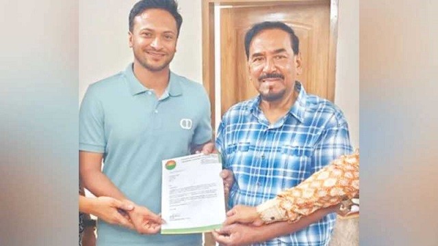 হাফিজের বাসায় গিয়ে ‘কিংস পার্টি’তে যোগ দিয়েছিলেন সাকিব