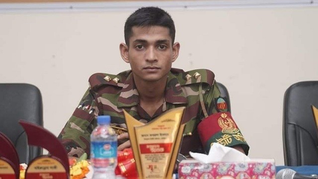 চকরিয়ায় ডাকাতের হামলায় সেনা কর্মকর্তা নিহত