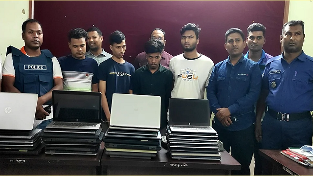 ঠাকুরগাঁওয়ে পর্নোগ্রাফি তৈরির অভিযোগে আটক ৪