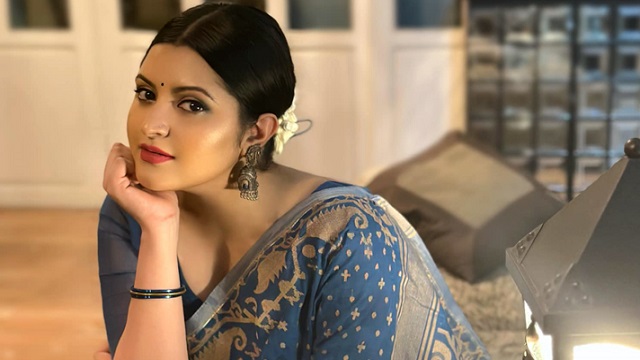 ফোন সবসময় ধরতে না পারার কারণ জানালেন পরীমণি