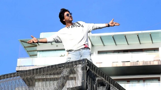 মান্নাতের সামনে বিশ্বরেকর্ড গড়লেন শাহরুখ ভক্তরা!