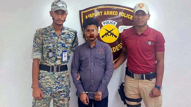 শুভেচ্ছা প্রদানকারী কর্মীর কাছ থেকে ১১ সোনার বার উদ্ধার
