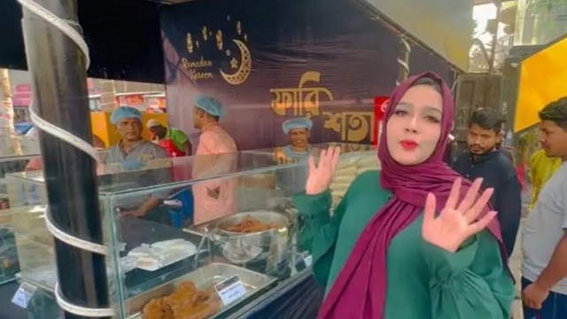 এবারও ইফতার বিক্রি নিয়ে ব্যস্ত নায়িকা মাহিয়া মাহি