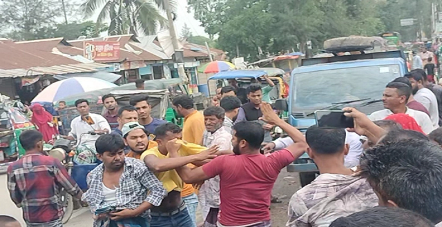 দোকান নিয়ে তিন ভাইয়ের মারামারি, আহত ৯