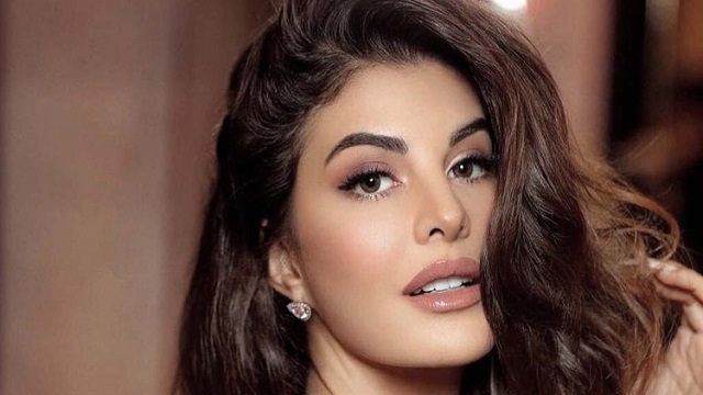 কেন নামের বানান বদলে ফেললেন জ্যাকুলিন?