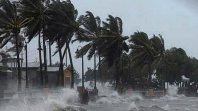 দেশের ১৮ জেলায় দুপুরেই তীব্র ঝড়ের আভাস