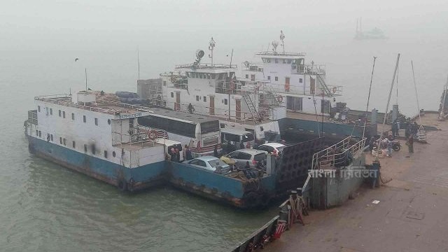৪ ঘণ্টা পর পাটুরিয়া-দৌলতদিয়া ফেরি শুরু