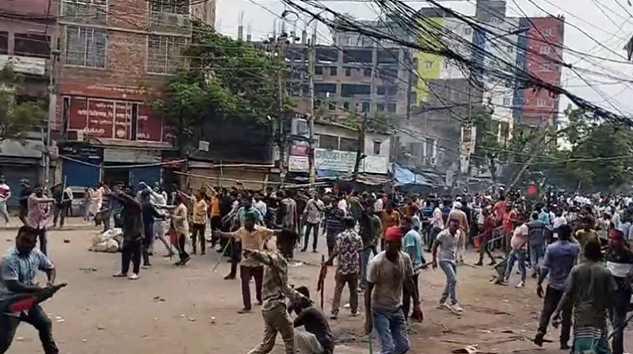 রাজধানীর ধোলাইখালে পুলিশ-বিএনপি সংঘর্ষ