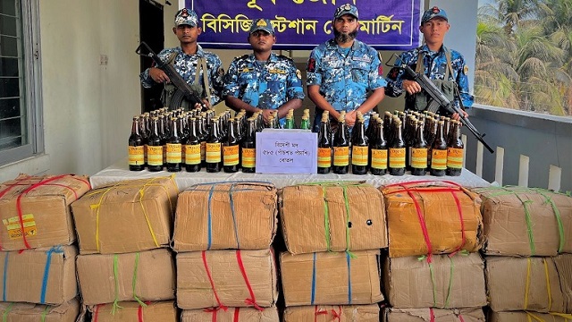 সেন্টমার্টিনে ৫৮৫ বোতল বিদেশি মদ জব্দ