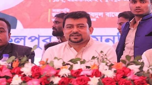ওমরাহ করতে গেলেন সাজাপ্রাপ্ত উপজেলা চেয়ারম্যান