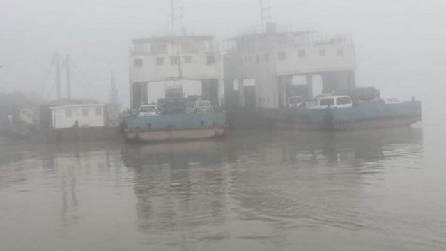 দৌলতদিয়া-পাটুরিয়া নৌরুটে ফেরি চলাচল বন্ধ