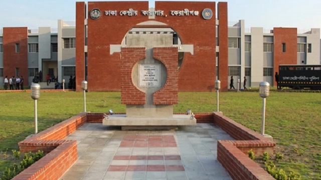কারাগারে ভাগিনাকে গাঁজা দিতে গিয়ে গ্রেপ্তার খালা