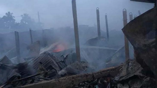 কংশনগর বাজারে ভয়াবহ অগ্নিকাণ্ড, পুড়ে গেল ১৫ দোকান