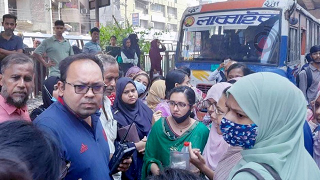 বিনা নোটিশে পরীক্ষা স্থগিতে রাজধানীতে বিক্ষোভ