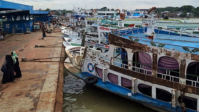 বিপদ কেটে যাওয়ায় সারাদেশে নৌযান চলাচল শুরু