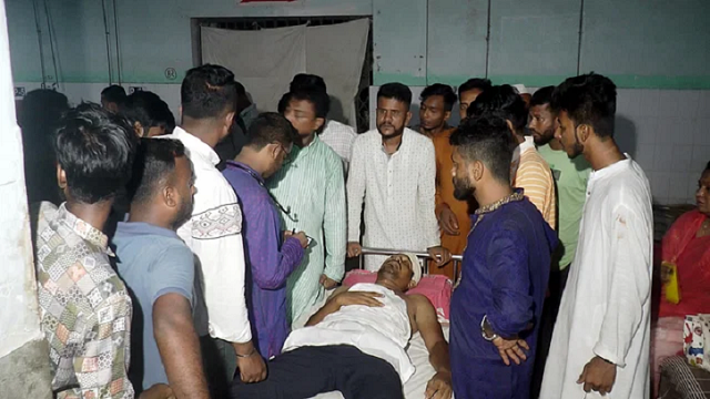 বরিশালে ছাত্রলীগের দুই গ্রুপের সংঘর্ষ, হাসপাতালে ১৫