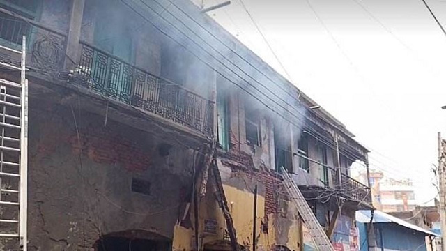 নারায়ণগঞ্জে খাদ্য গুদামে বিস্ফোরণ ও অগ্নিকাণ্ডের ঘটনায় নিহত ১, দগ্ধ ৫