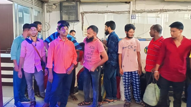 ভারতে কারাভোগ শেষে দেশে ফিরল ১৬ যুবক, কী অপরাধে গ্রেপ্তার হয়েছিলো তারা? জেনে নিন...