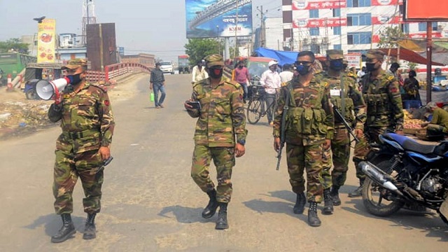 মাঠে নেমেছে সশস্ত্র বাহিনী