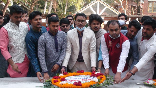 বঙ্গবন্ধুর সমাধিতে শ্রদ্ধা
