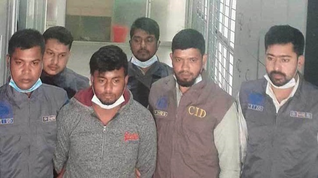 চলন্ত বাসে ধর্ষণচেষ্টা: প্রধান আসামি রিমান্ডে