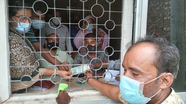 পলাশবাড়ীতে সুষ্ঠুভাবে প্রধানমন্ত্রীর মানবিক সহায়তার নগদ অর্থ বিতরণ