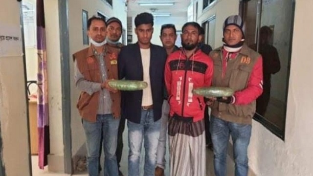 লঞ্চে অভিযান চালিয়ে দুই মাদক ব্যবসায়িকে আটক