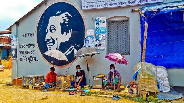 করোনাকালে ভালো নেই ঈশ্বরদীর মুচি সম্প্রদায়