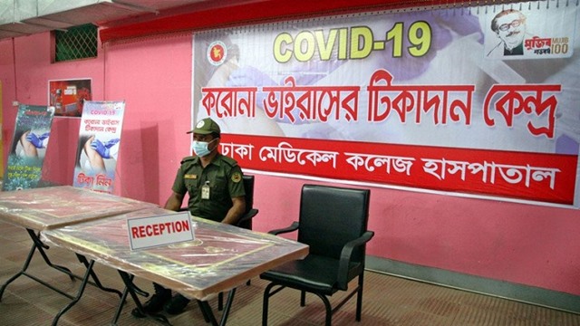 রাজধানীর যেসব হাসপাতালে করোনার টিকা দেওয়া হচ্ছে