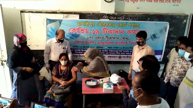 মাদারীপুরে কোভিড-১৯ টিকাদান কার্যক্রম শুরু