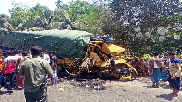 ফকিরহাটে সড়ক দুর্ঘটনায় ট্রাক চালক নিহত, আহত ২