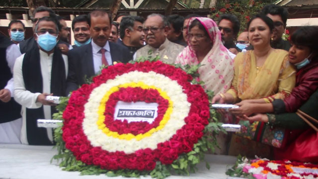 বঙ্গবন্ধুর সমাধিতে আ`লীগ নেতৃবৃন্দের শ্রদ্ধা