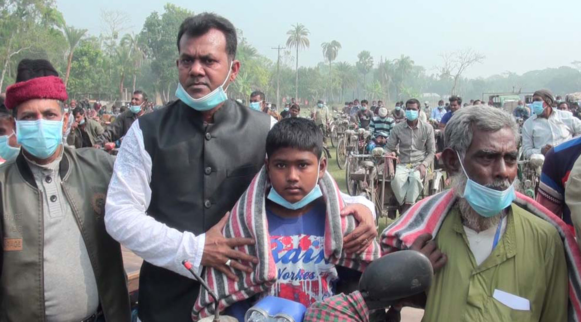 কাশিয়ানীতে কম্বল পেলো এক হাজার শীতার্ত মানুষ