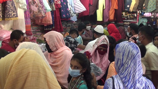 শেষ দিনেও গোপালগঞ্জে মার্কেটগুলোতে উপচে পড়া ভিড়
