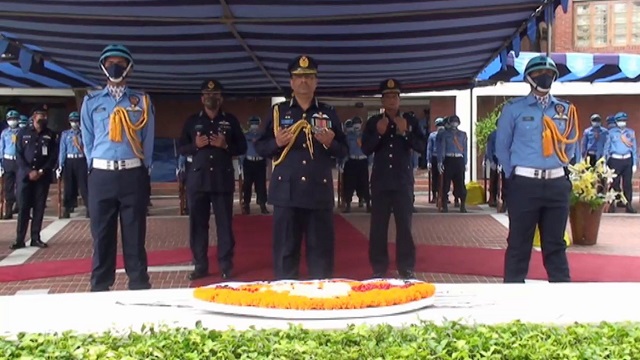 টুঙ্গিপাড়ায় বঙ্গবন্ধুর সমাধিতে বিমান বাহিনীর নব নিযুক্ত প্রধানের শ্রদ্ধা