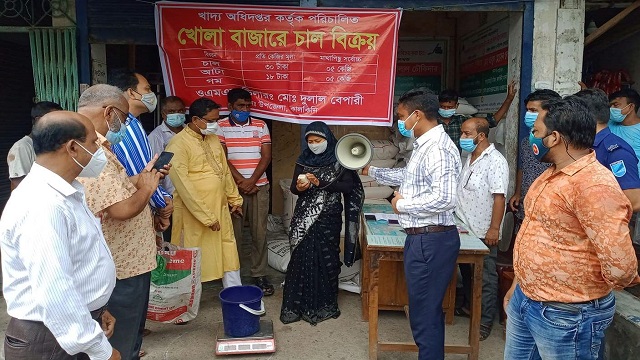 মাদারীপুরের কালকিনিতে স্বল্পমূল্যে খাদ্য সামগ্রী বিক্রয়ের শুভ উদ্ধোধন