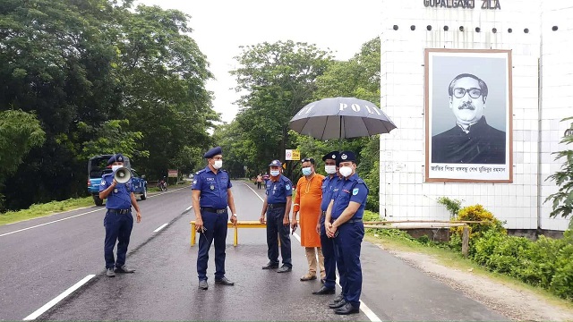 সর্বাত্মক লকডাউনের প্রথম দিনে কঠোর অবস্থানে মুকসুদপুর প্রশাসন