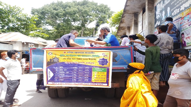 মুকসুদপুরে খোলা বাজারে টিসিবির পণ্য বিক্রি