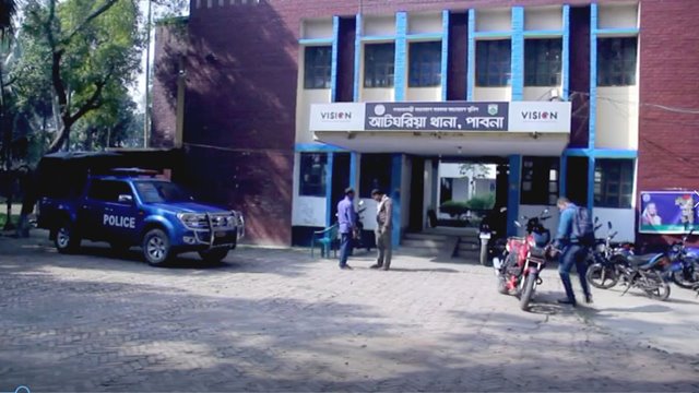 পাবনায় থানা চত্বরে বিদ্যুৎস্পৃষ্ট হয়ে উপ-পুলিশ পরিদর্শকের মৃত্যু
